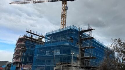 Bouwkraan bij het gebouw de Duinwachter